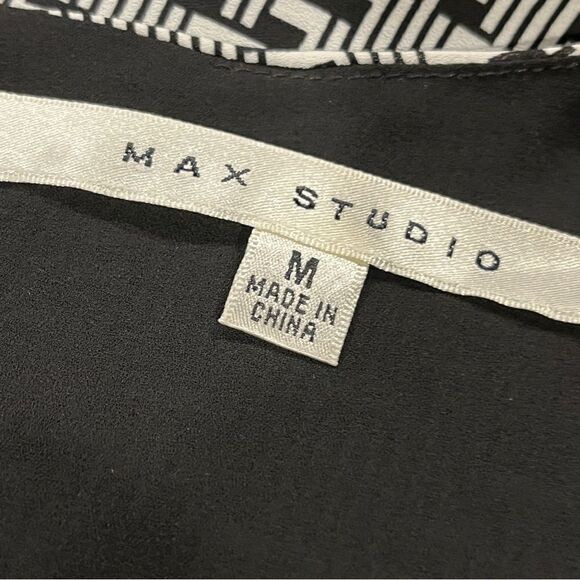 A-line loose fit zig zag print sleeveless blouse - Picture 9 of 13